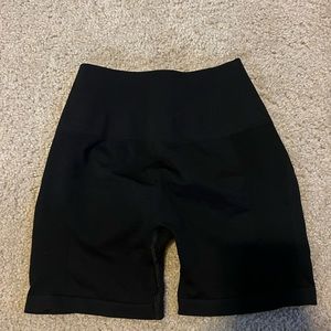 NWT Alphalete Amplify 4.5inch shorts